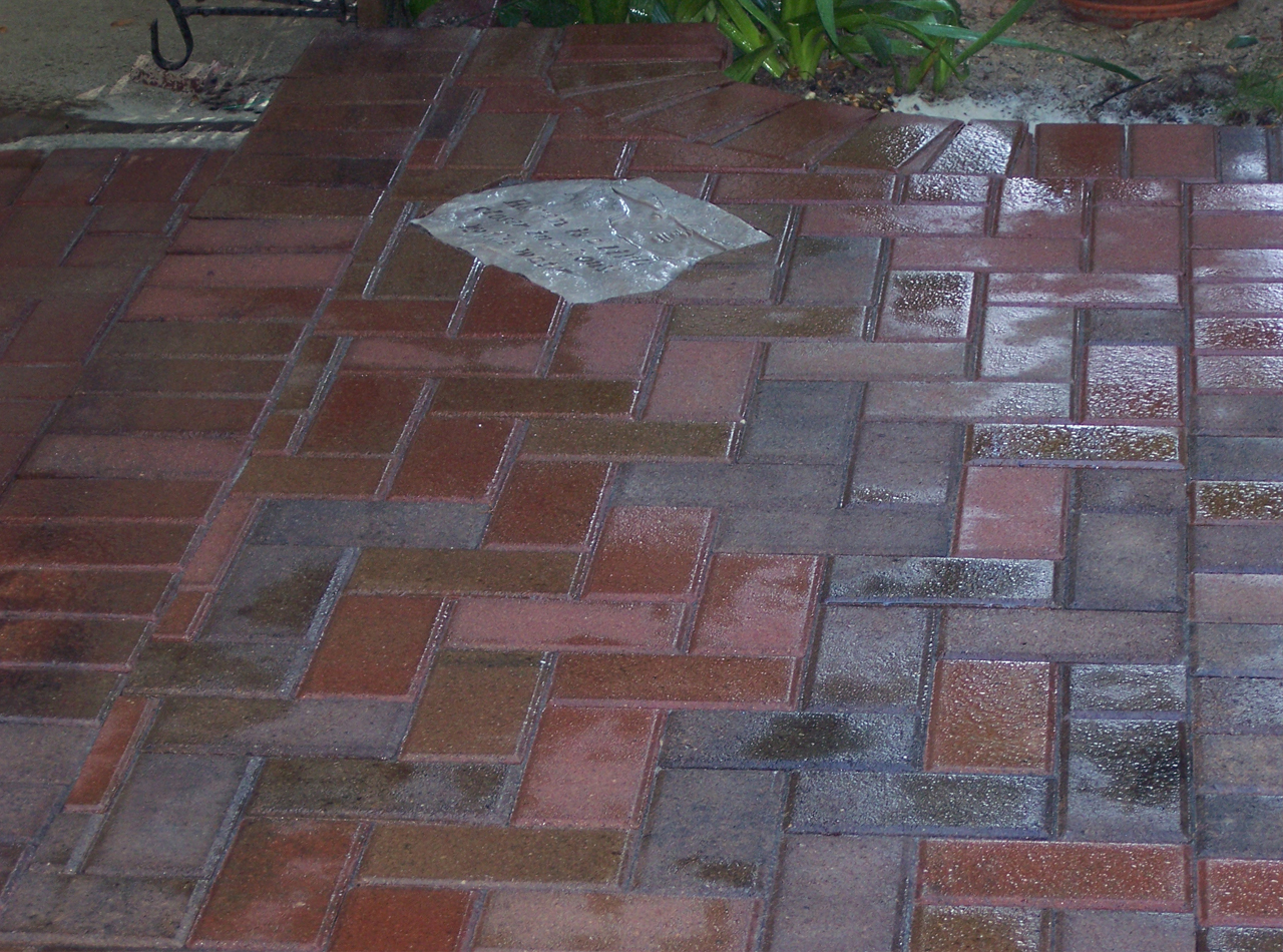 image of paving brick porch installed by concrete contractor